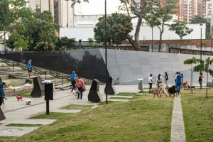 Parque-Memorial-Inflexion-conmemorar-a-las-victimas-06-696x441